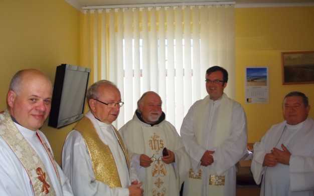 Kapłani przed rozpoczęciem Uroczystości